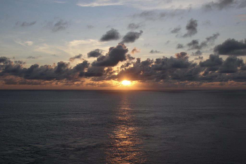 西崎から見た夕陽