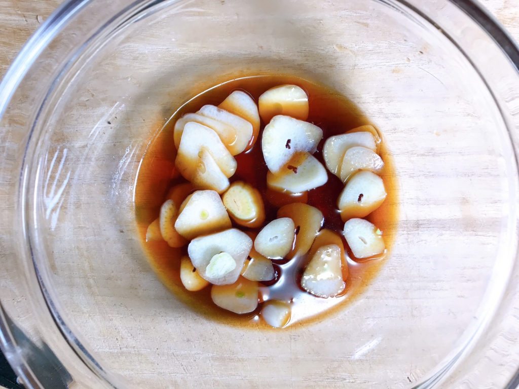 麺つゆの入ったボールに投下