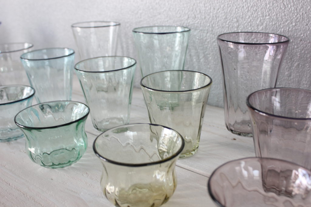 泡盛と酒器：伝統をリスペクトしつつ生まれる琉球ガラス。