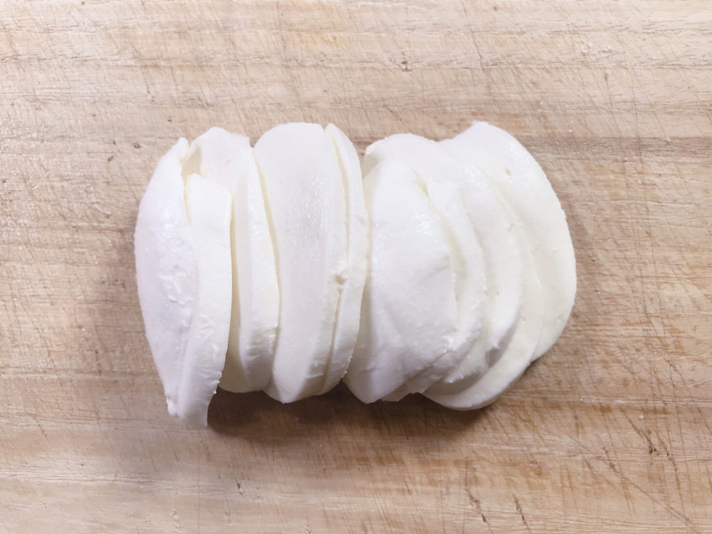 泡盛　カプレーゼのアヒージョ 孫六