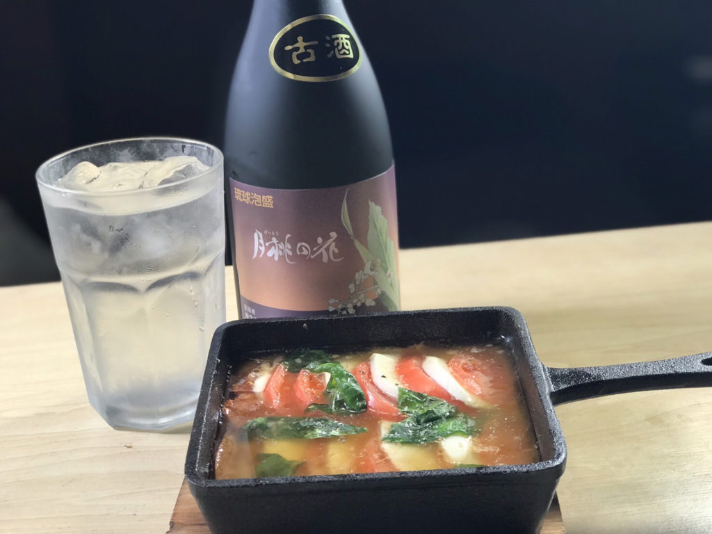 泡盛　カプレーゼのアヒージョ 孫六